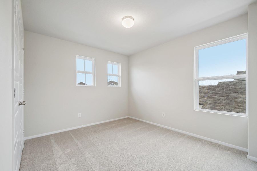 Spacious, unfurnished interior of a new home in Hymeadow, San Marcos (Image 15).