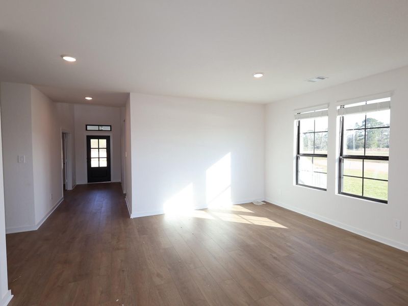 Spacious, unfurnished interior of a new home in Lone Star Landing, Montgomery (Image 39).