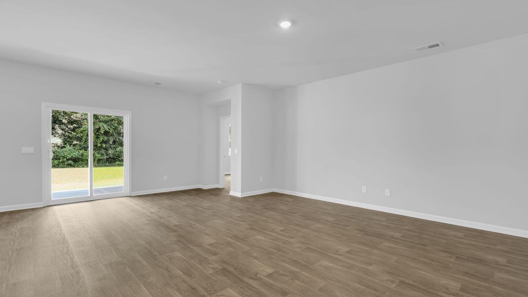 Spacious, unfurnished interior of a new home in Sheep Island, Summerville (Image 14).