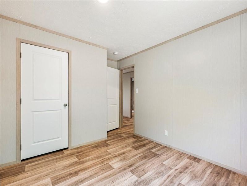 Spacious, unfurnished interior of a new home in , Gainesville (Image 26).