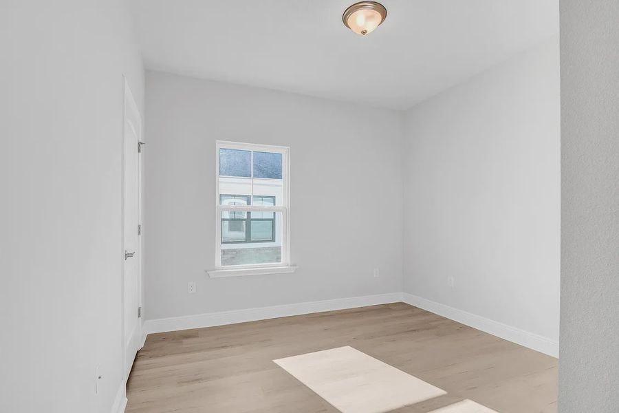 Spacious, unfurnished interior of a new home in The Bluffs at Lafayette, Freeport (Image 19).