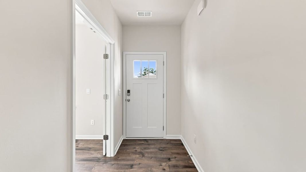 Spacious, unfurnished interior of a new home in Chestnut Ridge, Greenville (Image 18).