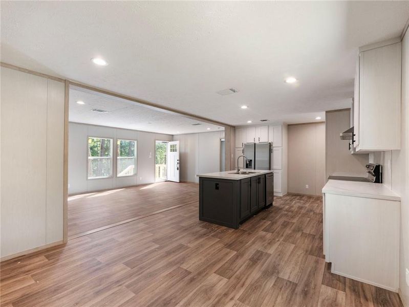 Spacious, unfurnished interior of a new home in , Gainesville (Image 23).