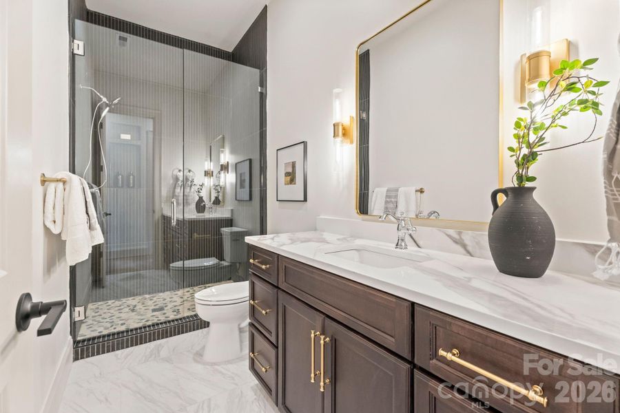 Main level full bath