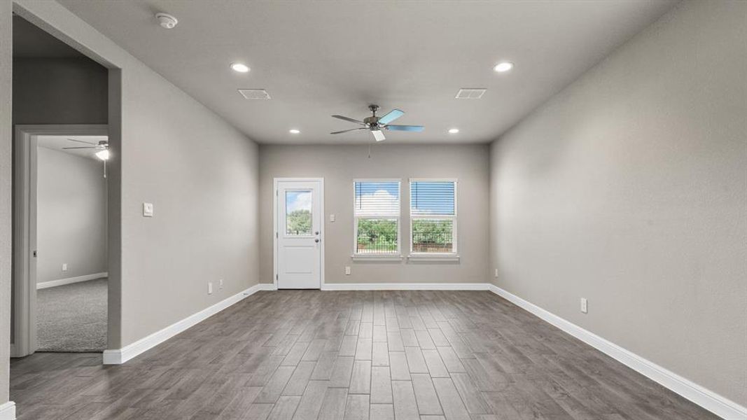 Spacious, unfurnished interior of a new home in Rock Creek Ranch, Fort Worth (Image 22). Spacious, unfurnished interior of a new home in Rock Creek Ranch, Fort Worth (Image 22).