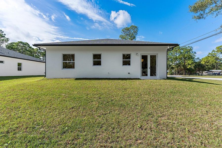 Exterior details and patio area of a home in , Vero Beach (Image 4).