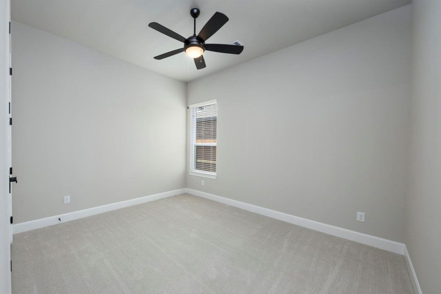 Spacious, unfurnished interior of a new home in Sierra Vista, Iowa Colony (Image 15).