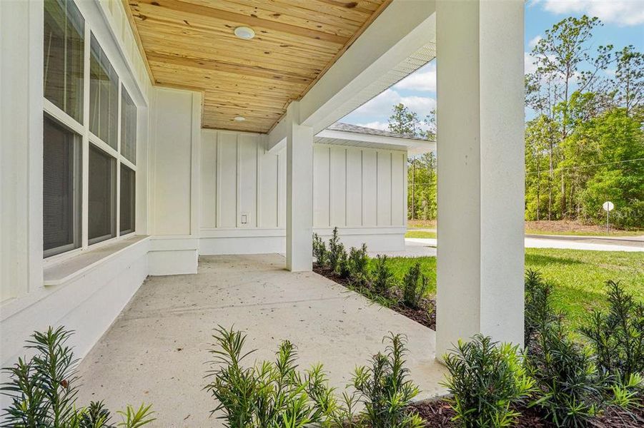 Exterior details and patio area of a home in , Citrus Springs (Image 34).