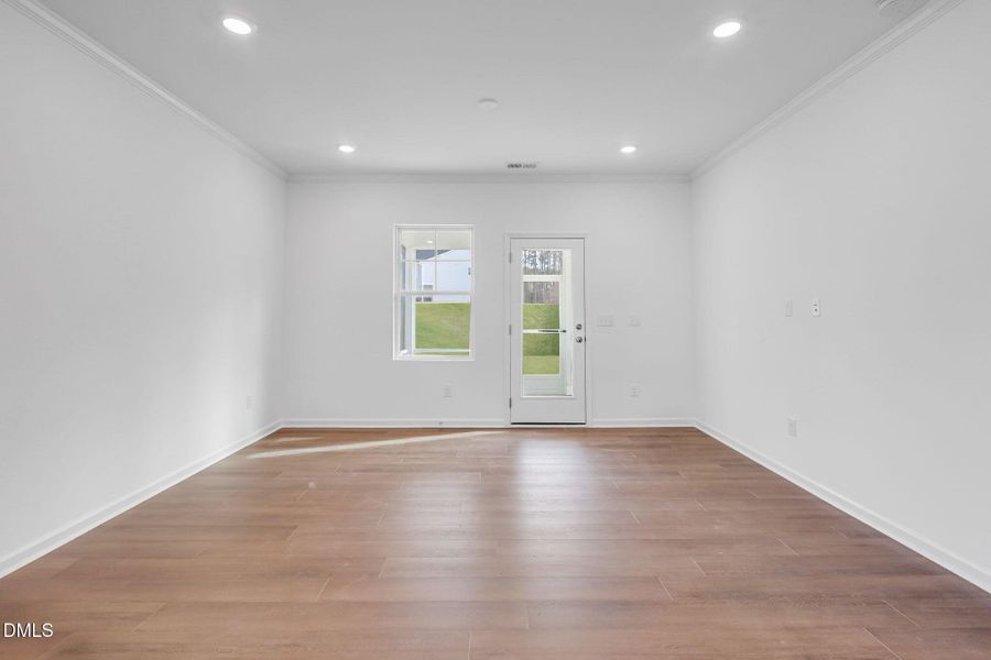 SUN_CaitlinCrossing_Pic_Davidson-9