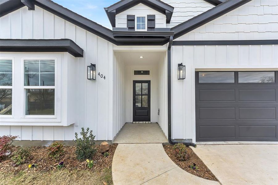 Exterior details and patio area of a home in , Lake Dallas (Image 21).