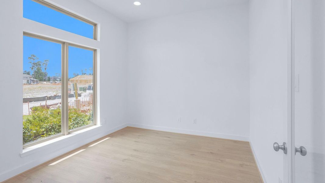 Spacious, unfurnished interior of a new home in Grand Central Park, Conroe (Image 16).