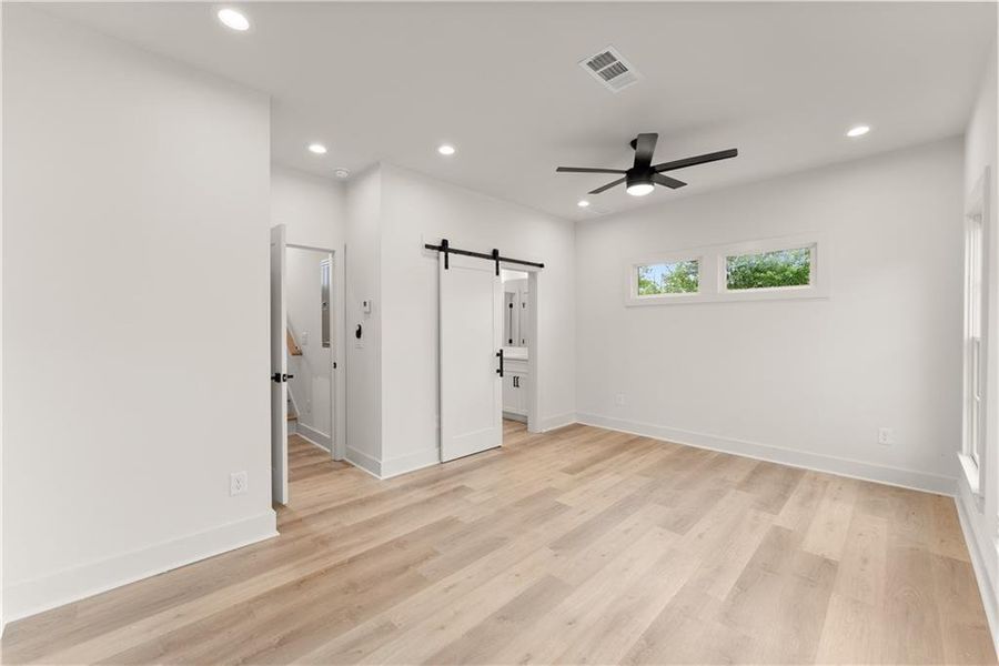 Spacious, unfurnished interior of a new home in , Gainesville (Image 18).