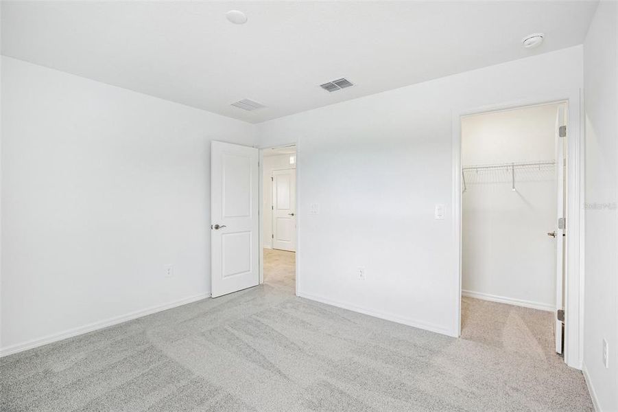 Spacious, unfurnished interior of a new home in Southpointe, Palmetto (Image 31). Spacious, unfurnished interior of a new home in Southpointe, Palmetto (Image 31).