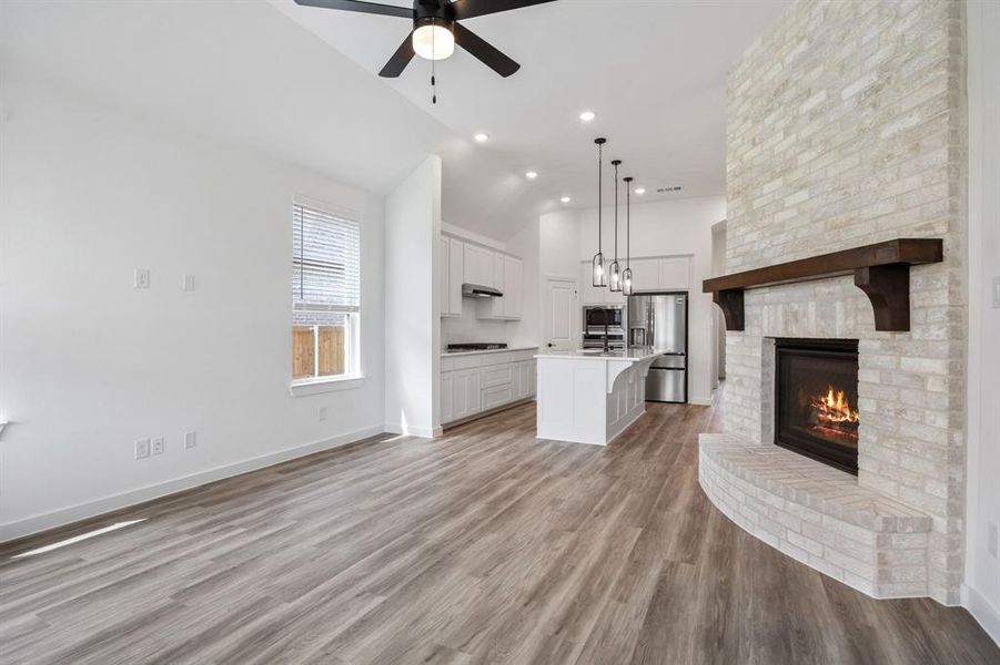 Spacious, unfurnished interior of a new home in , Aubrey (Image 18).