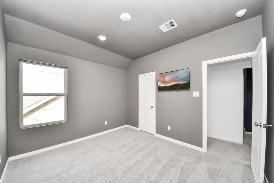 Spacious, unfurnished interior of a new home in The Trails, New Caney (Image 25).