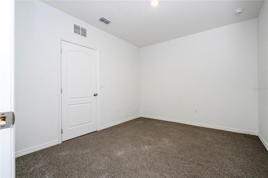 Spacious, unfurnished interior of a new home in Astonia, Davenport (Image 45).