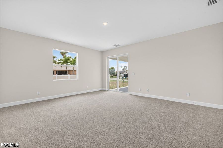 Spacious, unfurnished interior of a new home in Cape Coral, Cape Coral (Image 24).