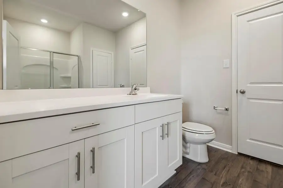 Furnished interior view inside a new home in Sweetwater Ridge, Conroe (Image 8).
