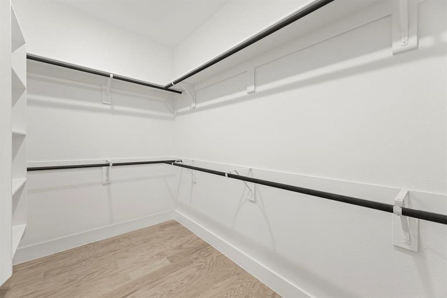 21. 1909 Sapphire - Closet 21. 1909 Sapphire - Closet