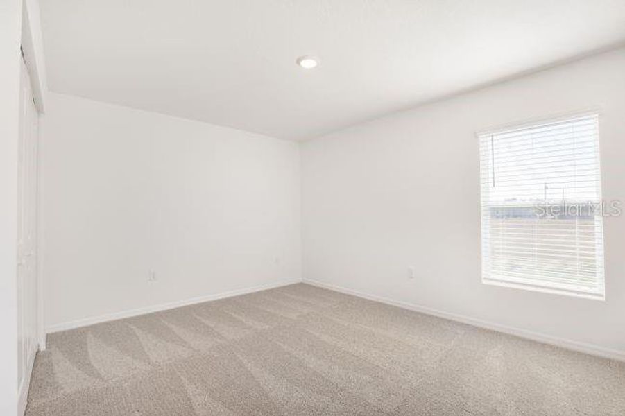 Spacious, unfurnished interior of a new home in Royal Highlands, Weeki Wachee (Image 18).