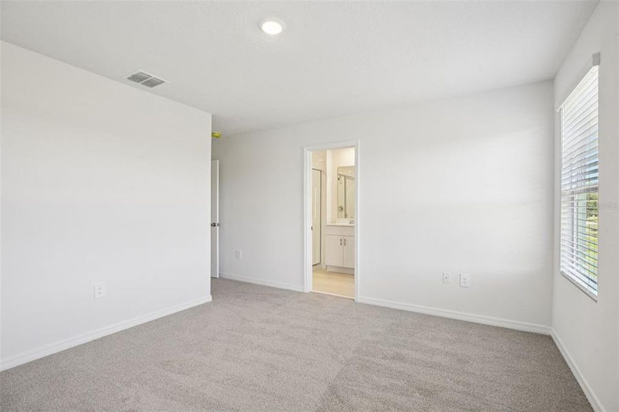 Spacious, unfurnished interior of a new home in The Reserve at Hammock Oaks Townes, Lady Lake (Image 19).