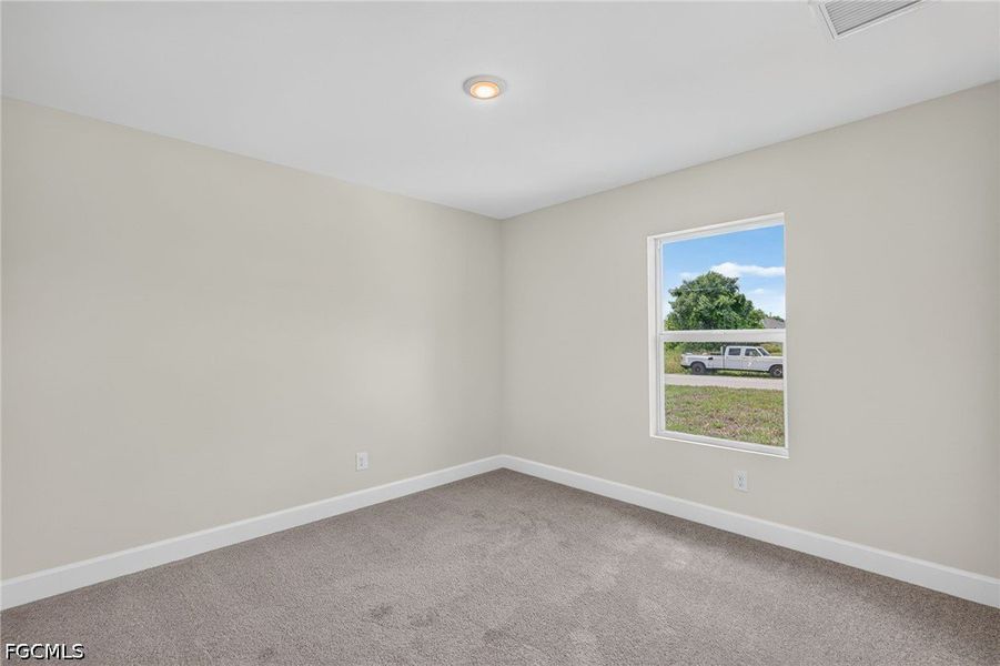 Spacious, unfurnished interior of a new home in Cape Coral, Cape Coral (Image 23).
