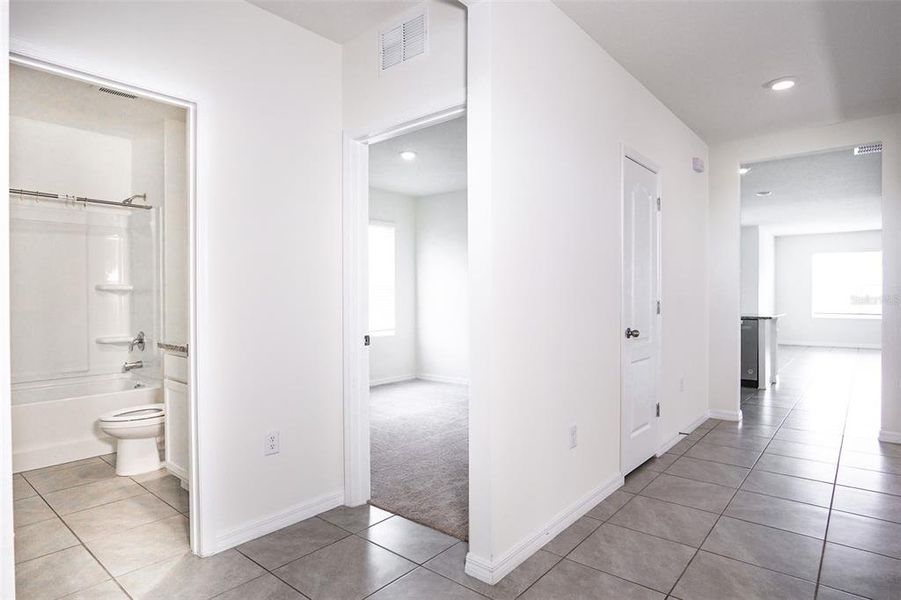 Spacious, unfurnished interior of a new home in , Zellwood (Image 15).