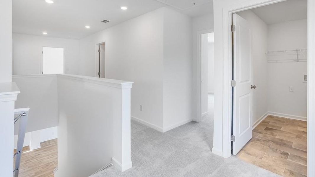 Spacious, unfurnished interior of a new home in Heritage River, Euharlee (Image 27).