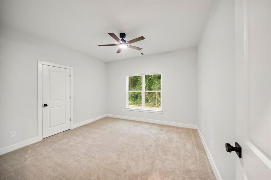 Spacious, unfurnished interior of a new home in , Willis (Image 31).