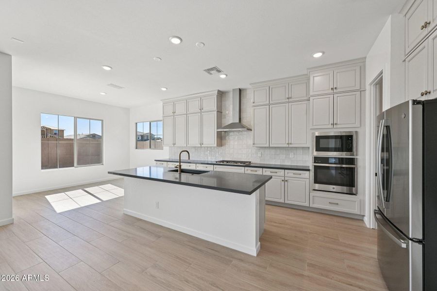 10-web-or-mls-E Saddle Way-S0902-010