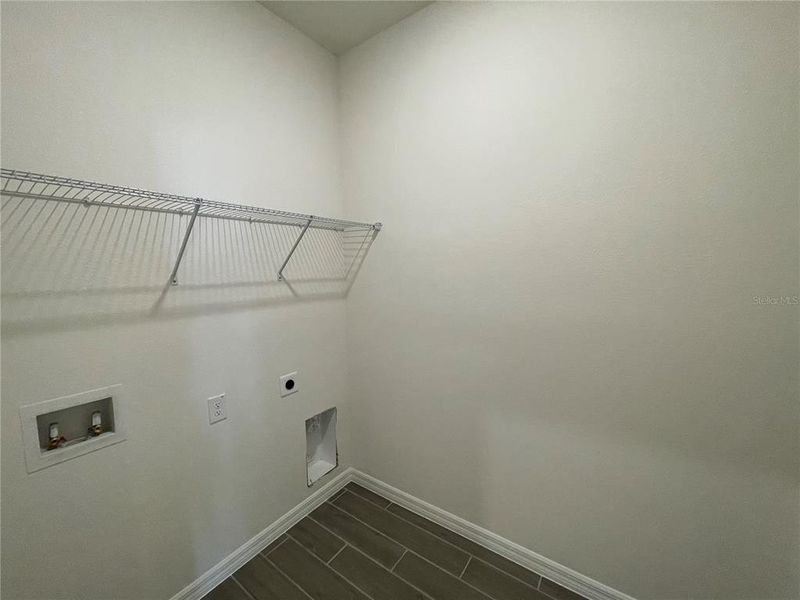 Spacious, unfurnished interior of a new home in Angeline, Land O' Lakes (Image 25).