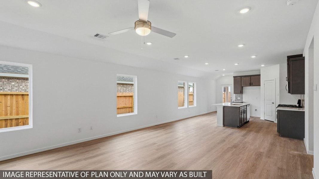 Spacious, unfurnished interior of a new home in Cypress Green, Tomball (Image 18).
