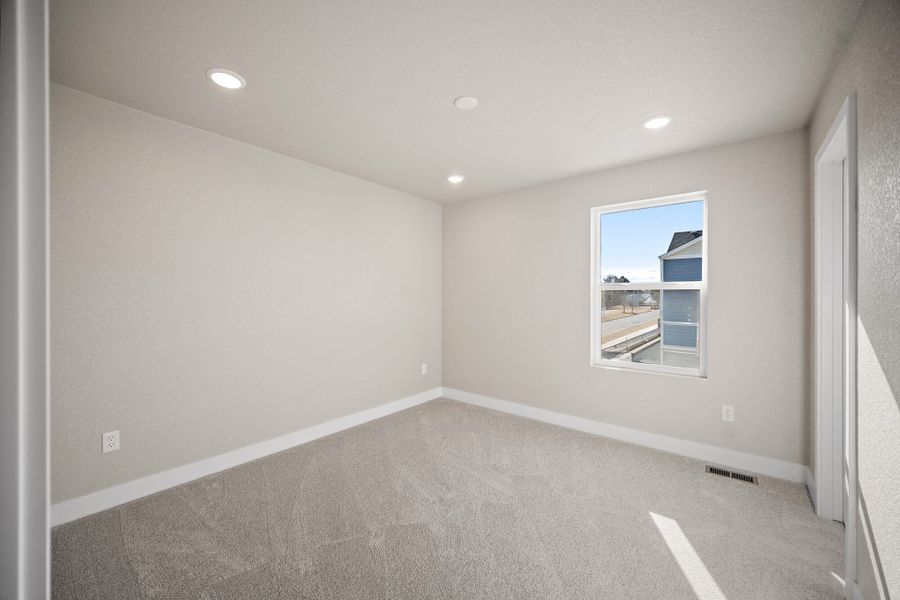 Spacious, unfurnished interior of a new home in Pony Park, Colorado Springs (Image 33).