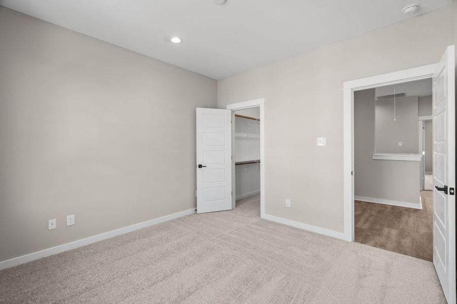 Spacious, unfurnished interior of a new home in , Houston (Image 34).