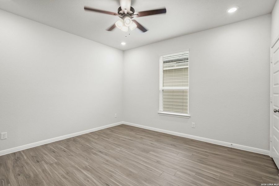 Spacious, unfurnished interior of a new home in Cinco Lakes, San Antonio (Image 26).