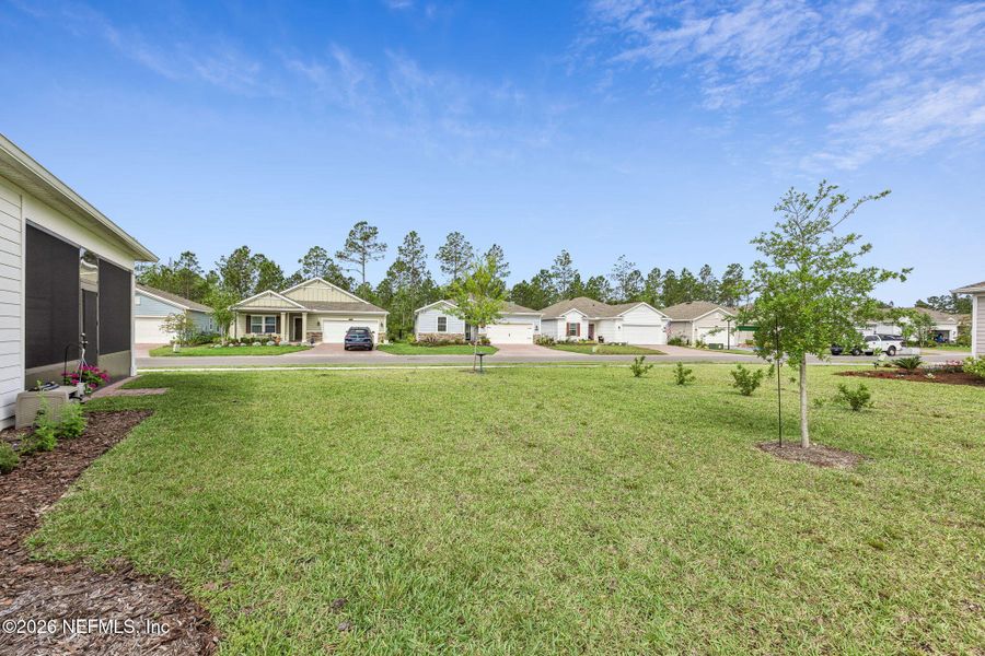 Exterior details and patio area of a home in , Yulee (Image 4).