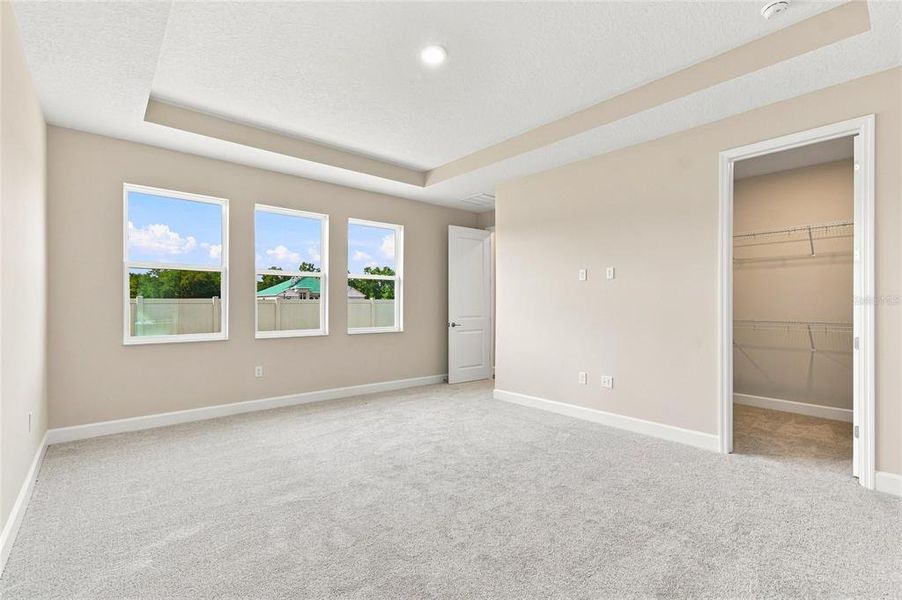 Spacious, unfurnished interior of a new home in Willow Run, Apopka (Image 12).