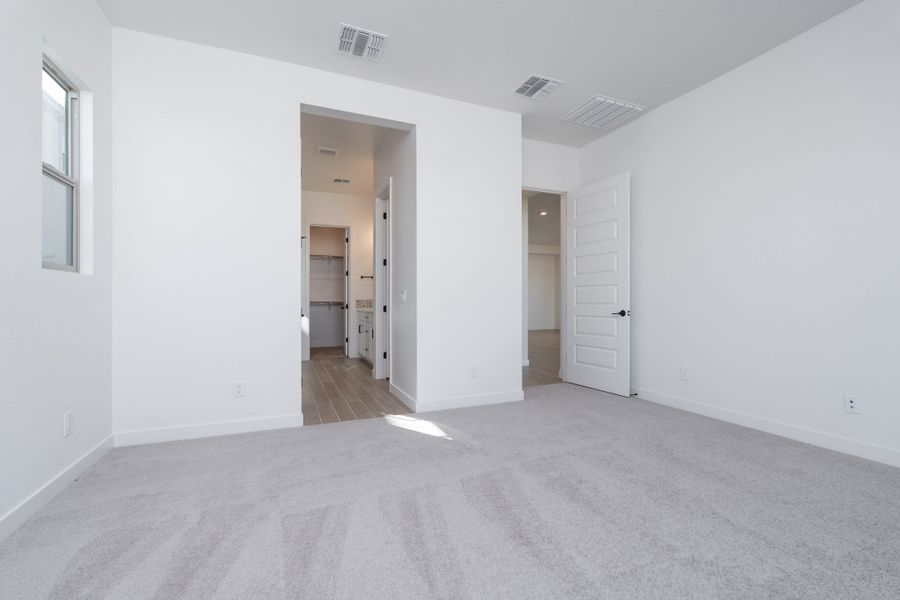 Spacious, unfurnished interior of a new home in Soleo, San Tan Valley (Image 10).