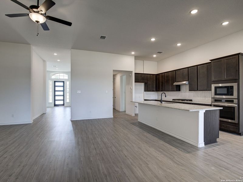 Spacious, unfurnished interior of a new home in The Reserve at Potranco Oaks, Castroville (Image 27).