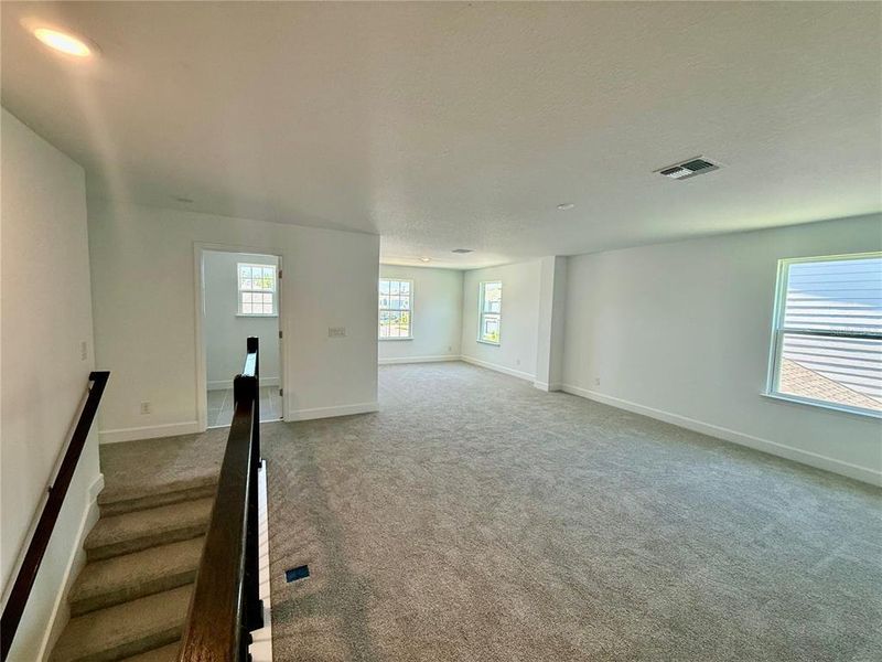 Spacious, unfurnished interior of a new home in Harrell Oaks, Orlando (Image 9).