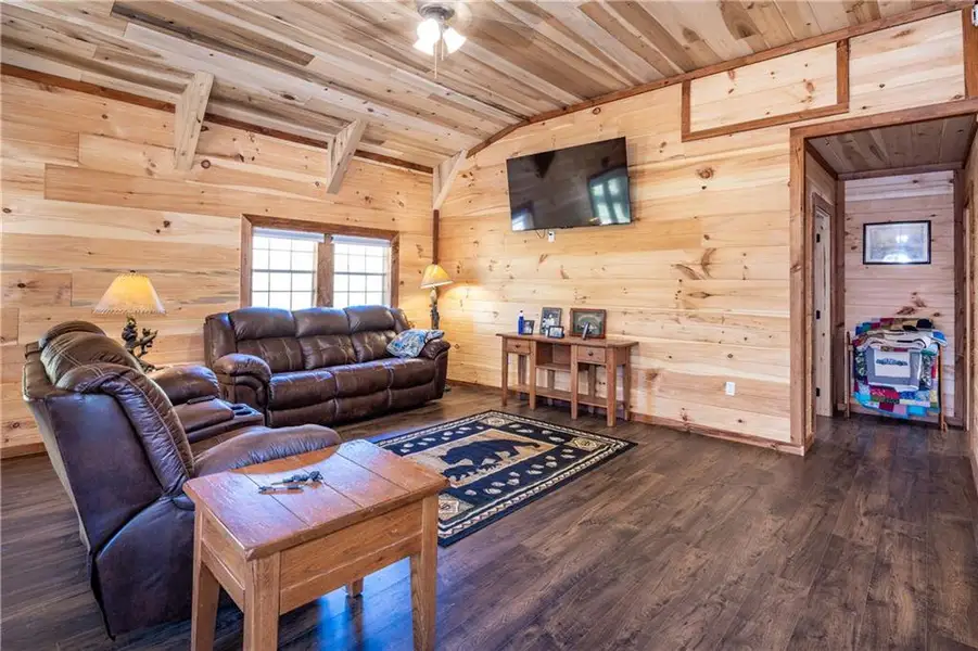 Community amenities in , Jasper (Image 32).