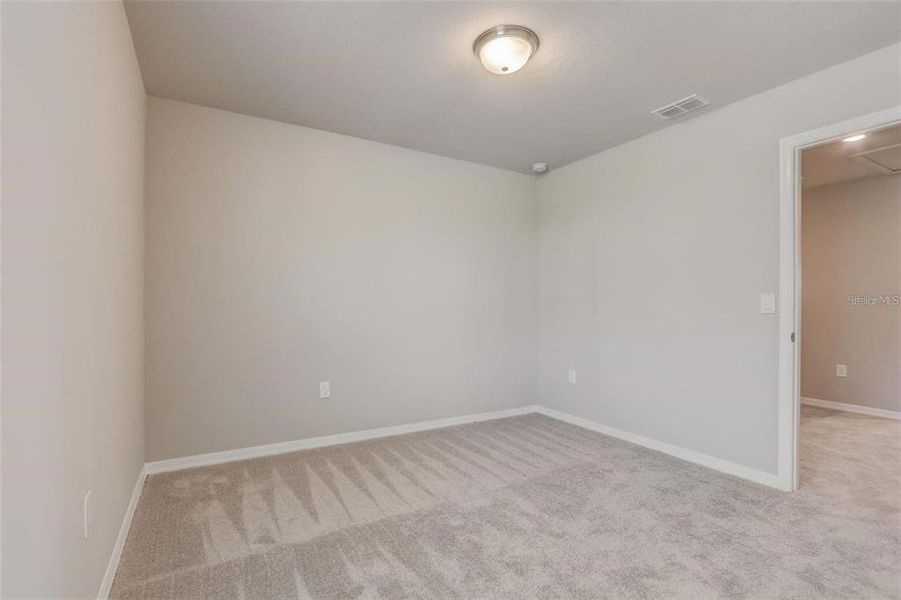 Spacious, unfurnished interior of a new home in , Davenport (Image 13).