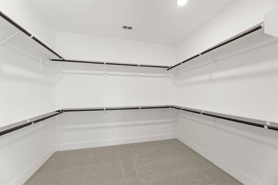 Spacious, unfurnished interior of a new home in Inspiration, Lucas (Image 34).
