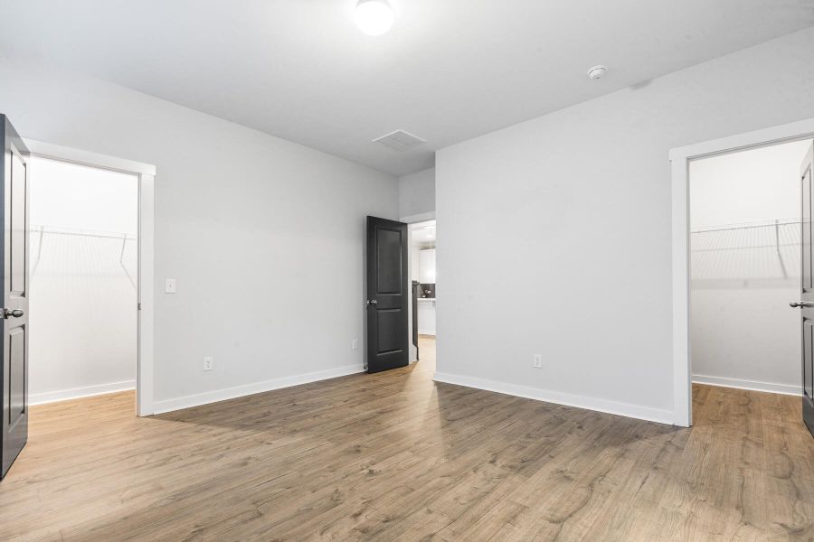 Spacious, unfurnished interior of a new home in , Summerville (Image 25).