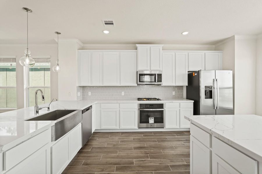 Plenty of cabinet and counter space Plenty of cabinet and counter space