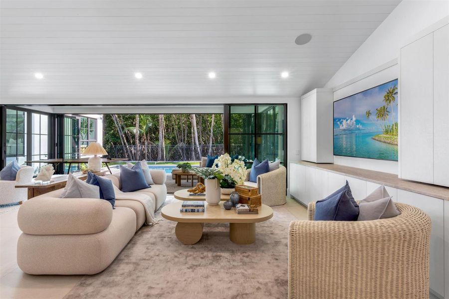 LIVING_ROOM_TO_POOL