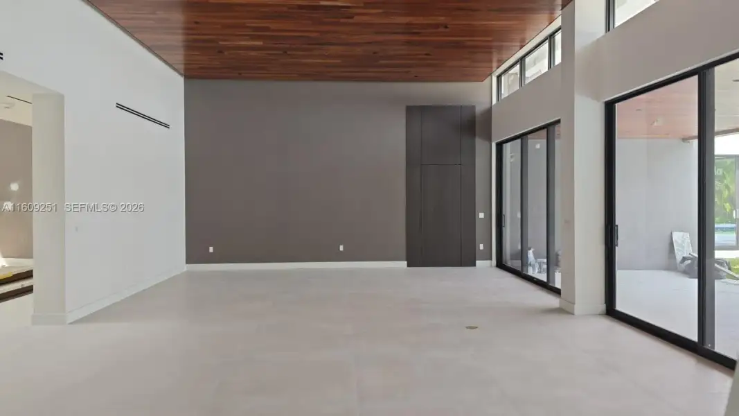 Spacious, unfurnished interior of a new home in , Pinecrest (Image 17).