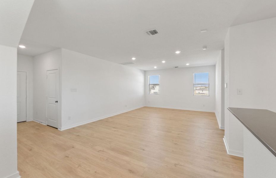 Spacious, unfurnished interior of a new home in Sonterra, Jarrell (Image 30).