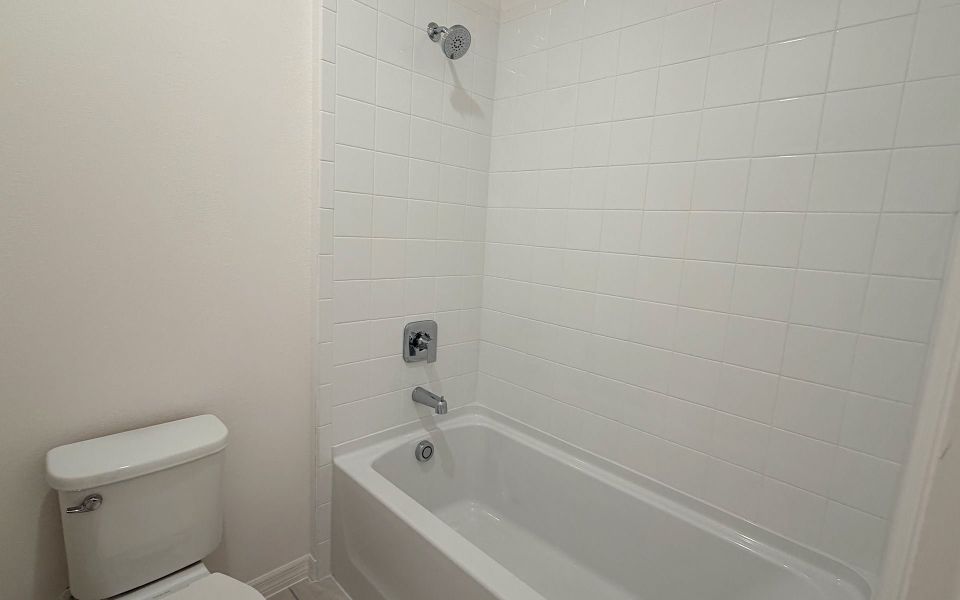 Comfortable and Functional Bathroom in Central Florida House Comfortable and Functional Bathroom in Central Florida House