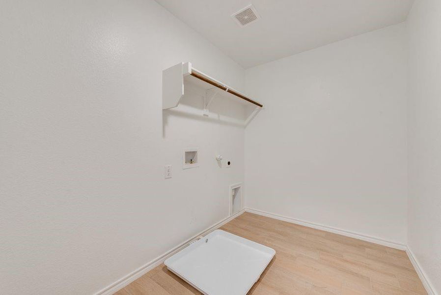 Spacious, unfurnished interior of a new home in , Fort Worth (Image 28).